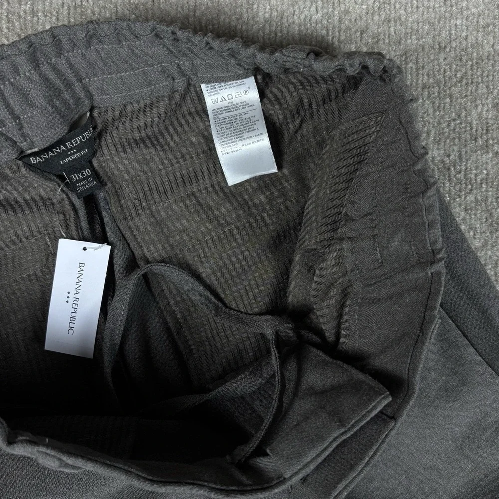 NWT Banana Republic Mens 31x30 Tapered Fit Pull On Pants Gray Stretch
